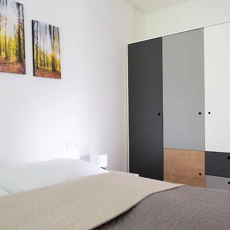 Апартаменты Spacious Duplex D4 Черный Дул
